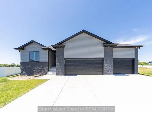 2112 Pearl Pl, Grand Island, NE 68803