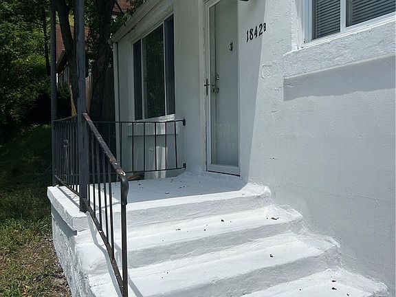 4th image of 1842 Oakridge Dr #B