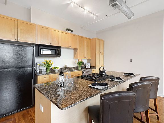 4th image of 1735 W Diversey Pkwy APT 602