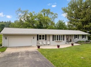 W8748 Pine Hollow Rd, Poynette, WI 53955