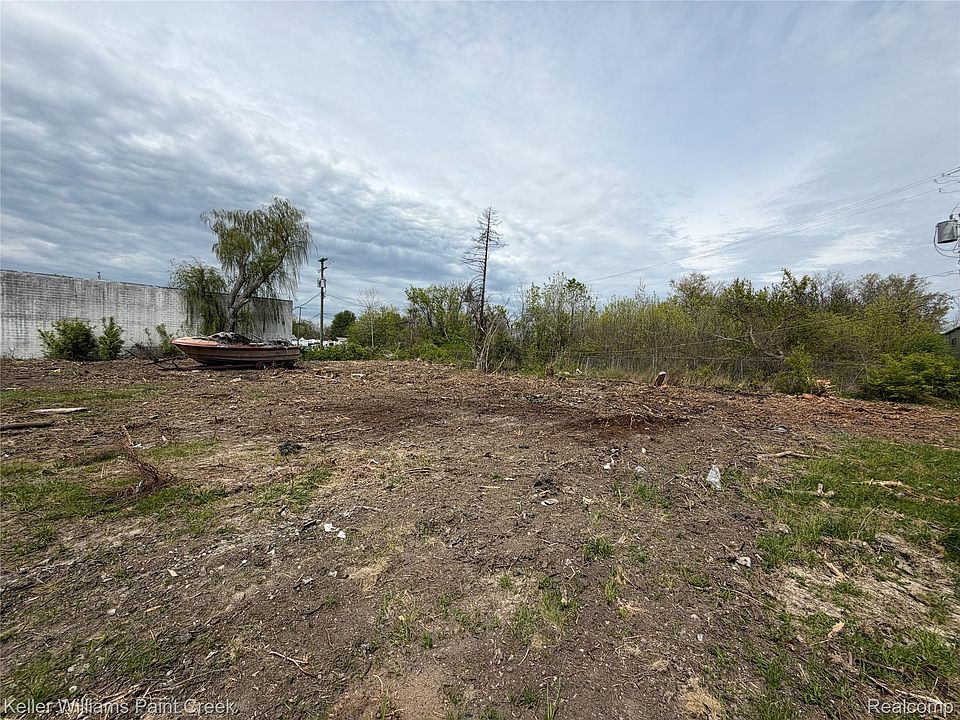 22477 Fifteen Mile Rd, photo 25