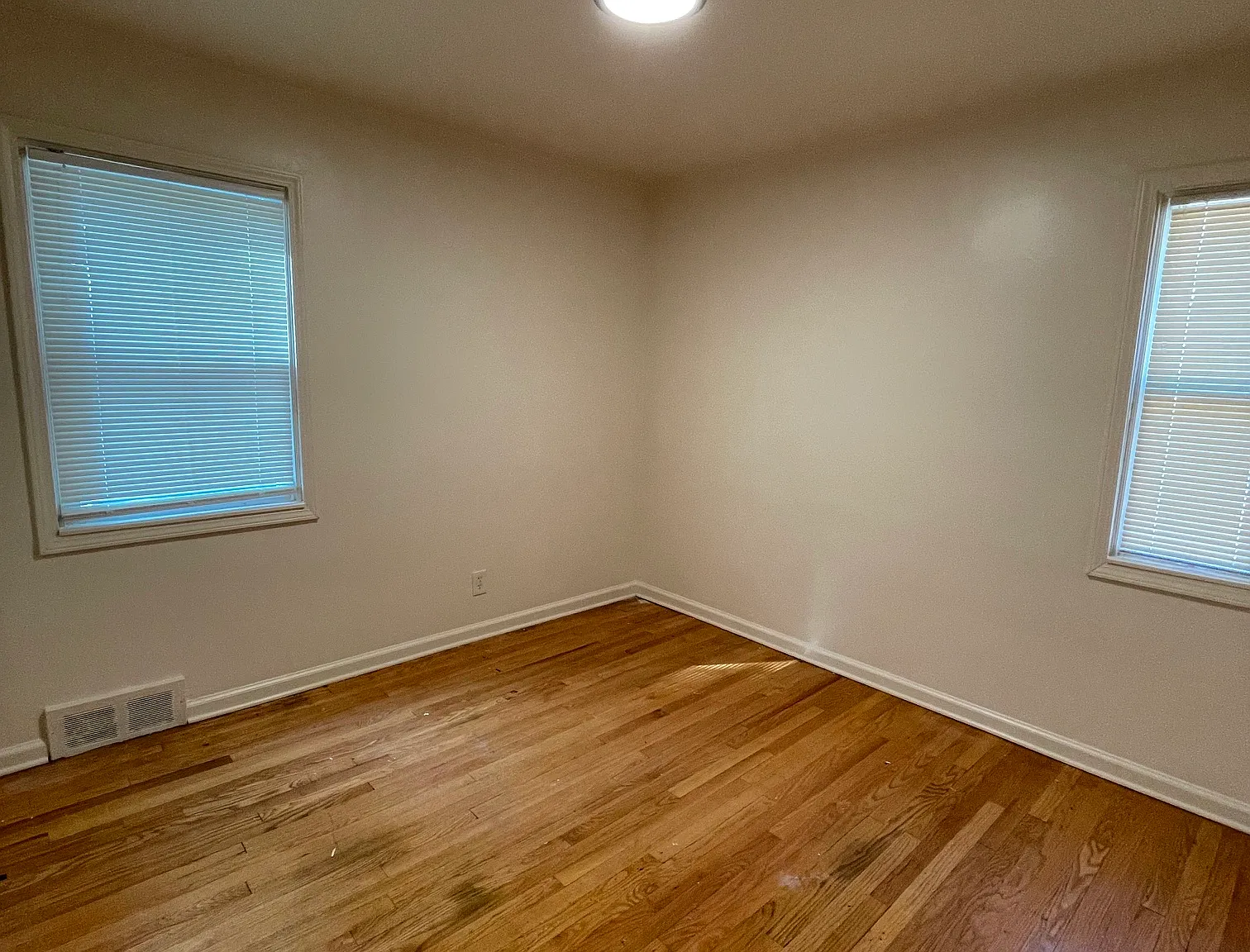 3 bed, 1000 sqft, $1,450 — Photo 3