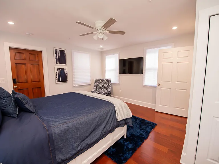 826 Johnson Ln — Photo 16