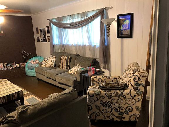 4th image of 302 S Meadowbrook Dr