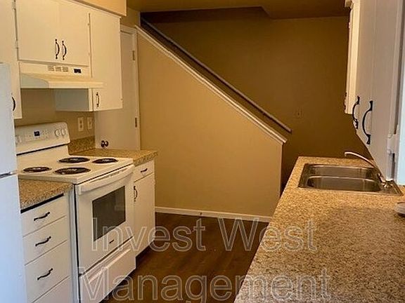 5th image of 2720 NE 84th Ave