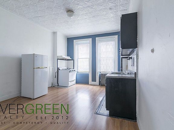 2nd image of 256 Melrose St #3A