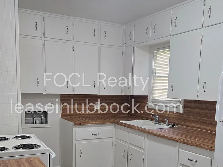 4417 43rd St — Photo 4