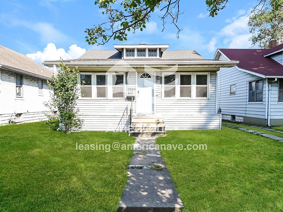 831605_000_front_view_1.jpg