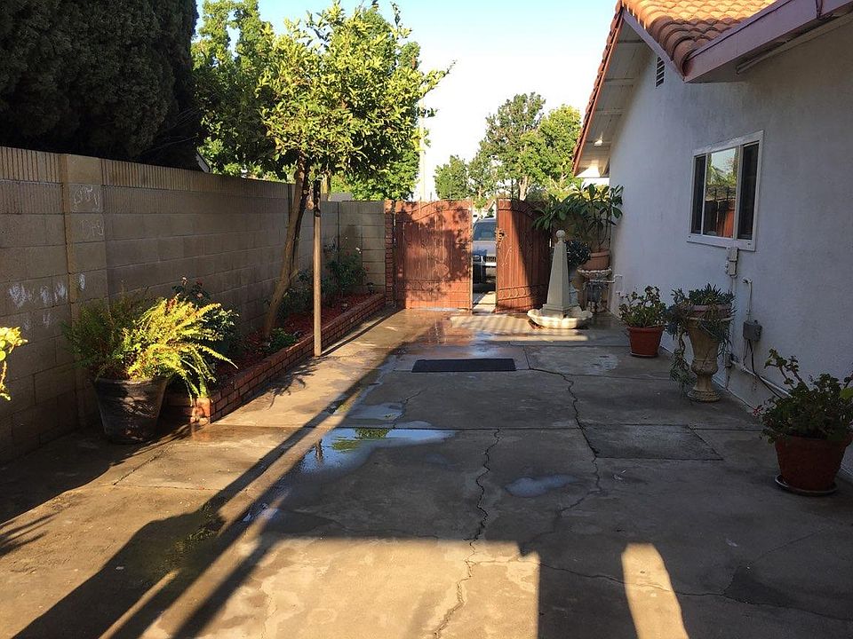1st image of 324 N Sweetwater St