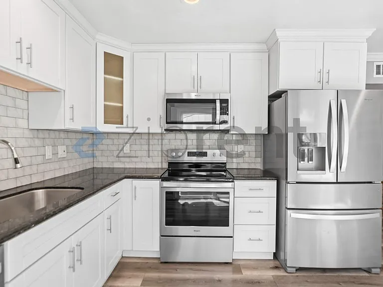 1427 Flickinger Ave — Photo 11