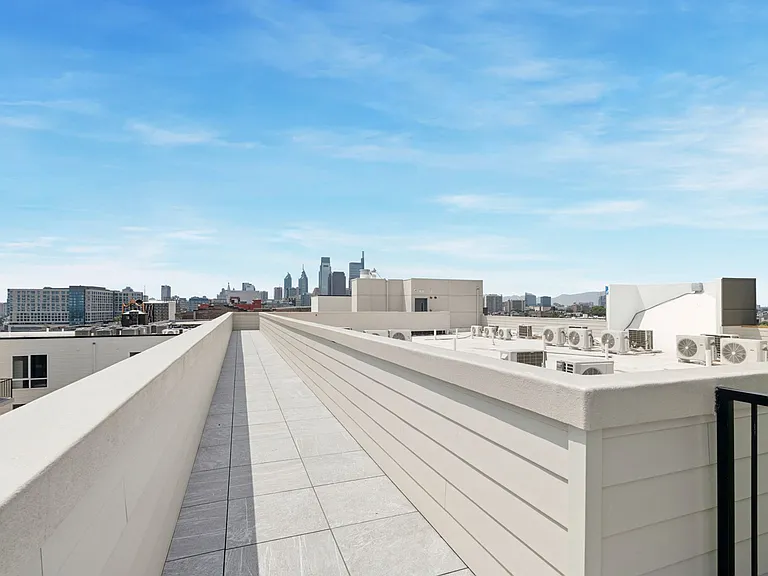 The Lyle on Broad — Photo 37