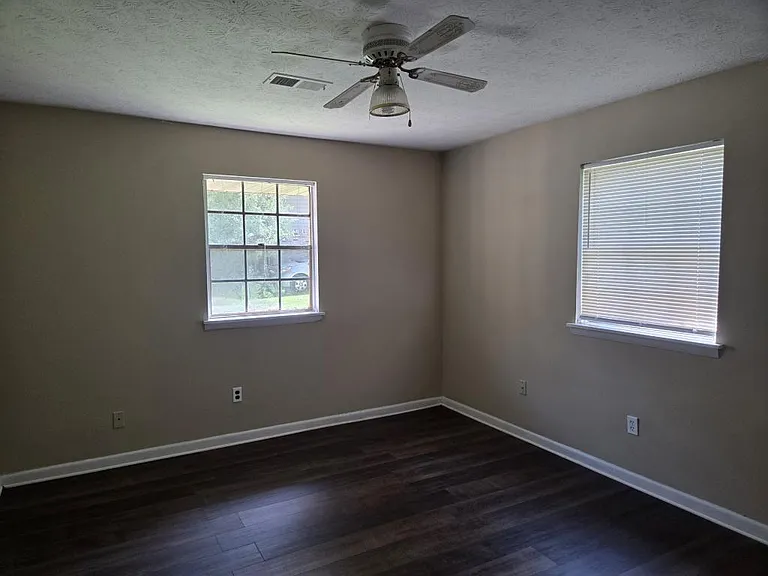 897 Six Oaks Cir — Photo 1