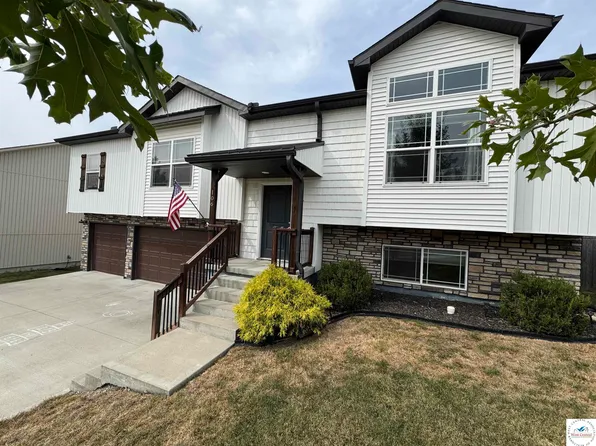 106 Division St, Knob Noster, MO 65336