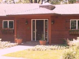 320 Old Sutton Rd, Barrington, IL 60010