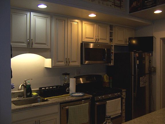 4th image of 7432 N Seeley Ave #G