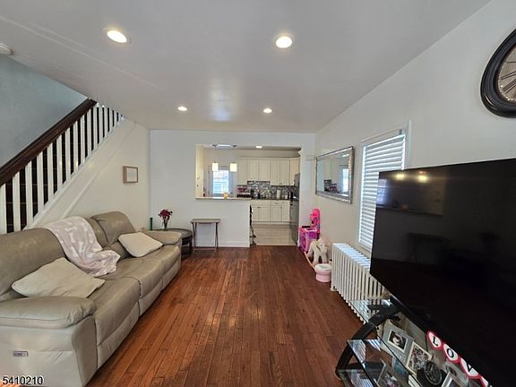 5th image of 725 Schuyler Ave