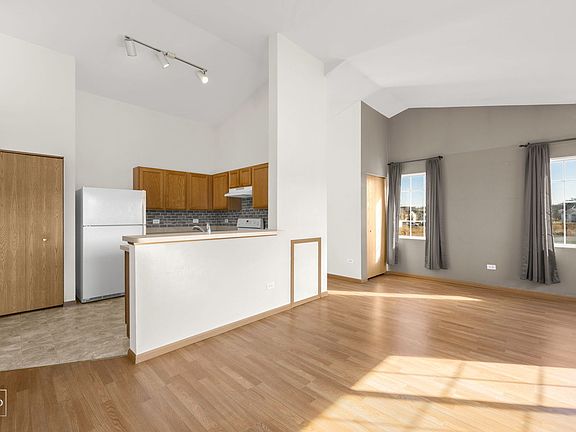 4th image of 931 Silverstone Dr