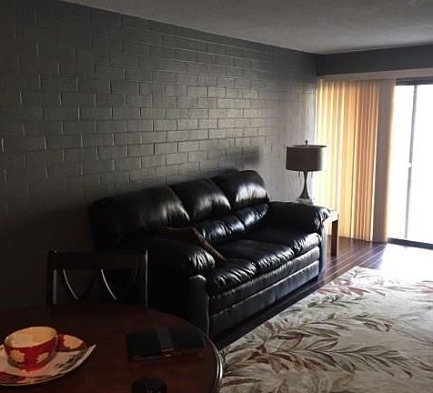 4th image of 2106 Kanawha Blvd E