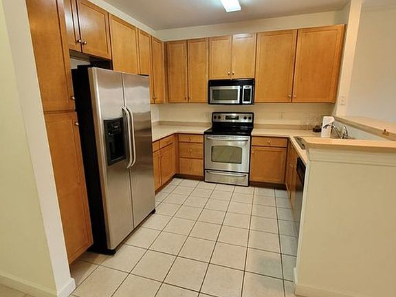 3rd image of 2808 Bloomfield Ln Unit 308
