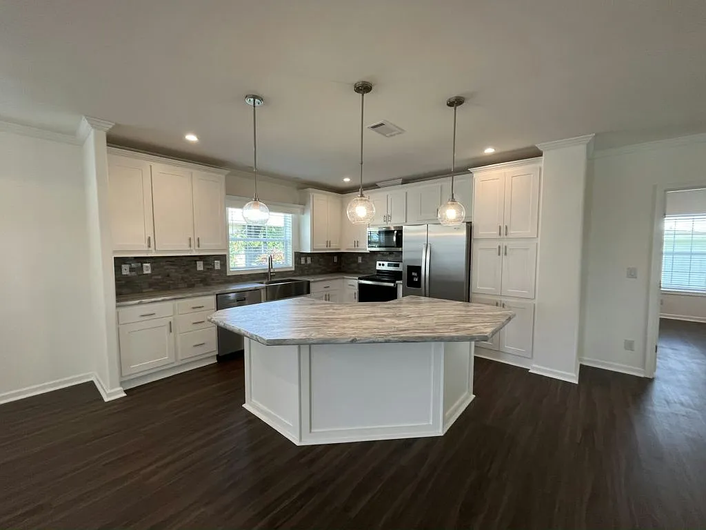 3 bed, 2.0 bath, 1356 sqft, $1,549 — Photo 4