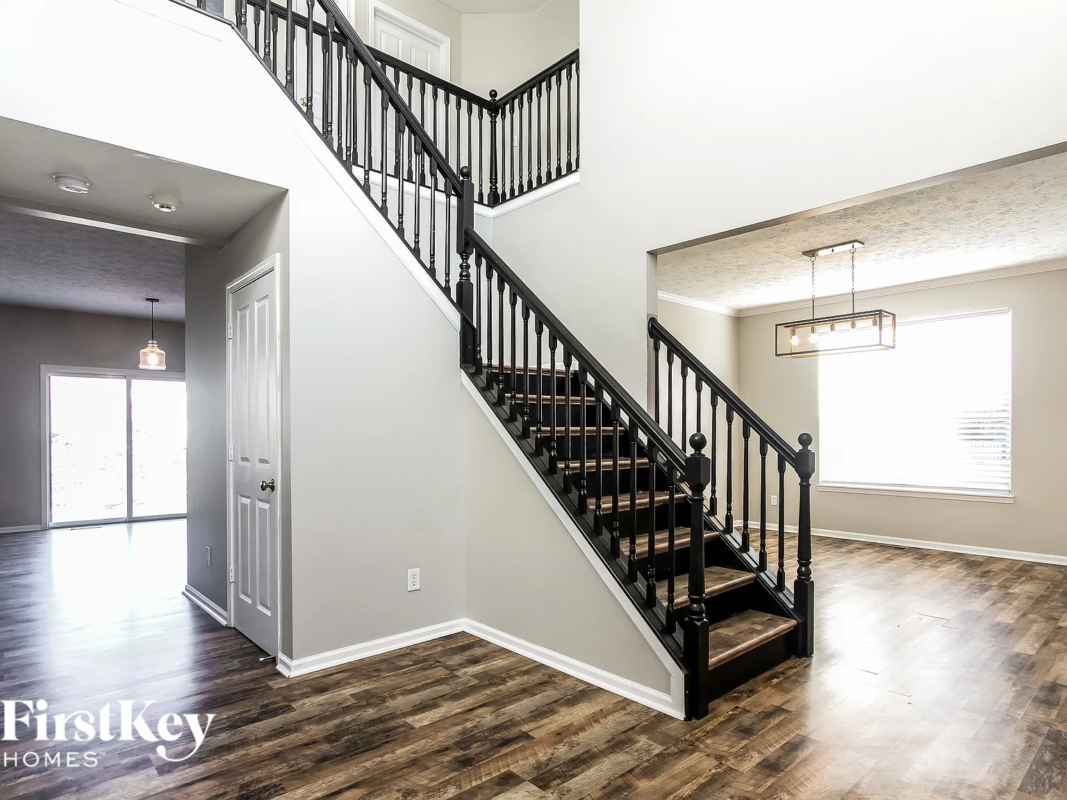 4 bed, 2.5 bath, 3046 sqft, $3,520 — Photo 2