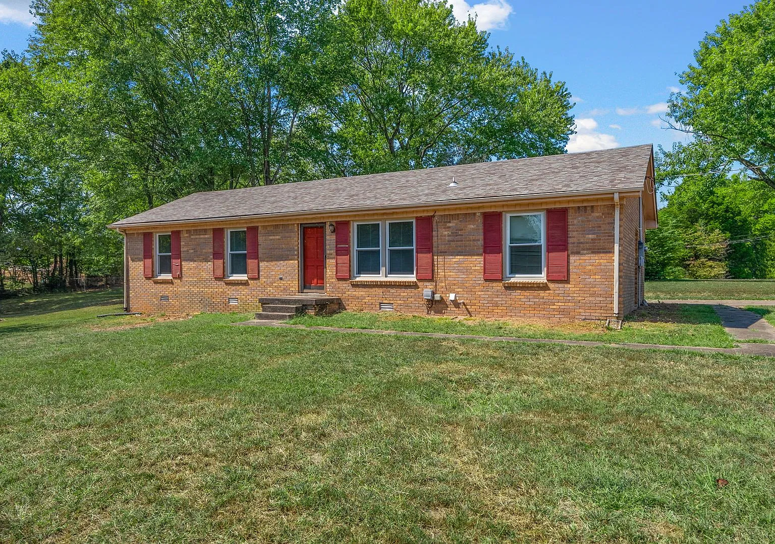 3 Bedroom Home For Rent in St B Area! — Photo 2