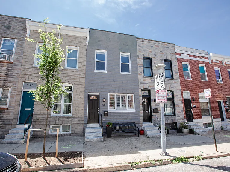 128 S Clinton St — Photo 36