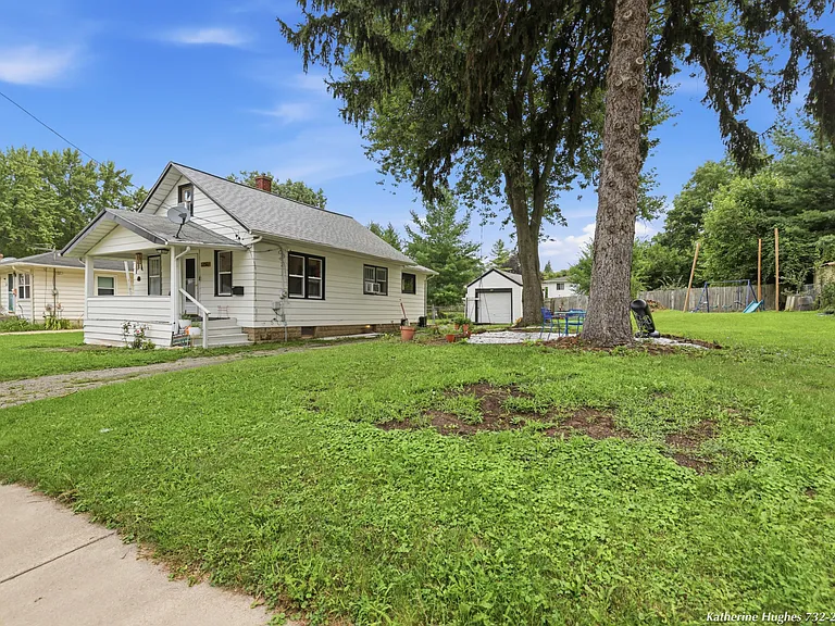 1250 Emerald Ave NE — Photo 17