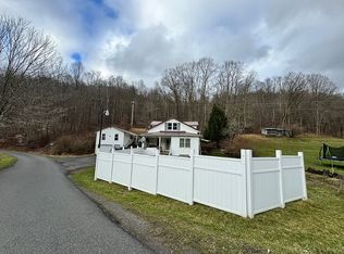 16 Creek Rd, Moatsville, WV 26405