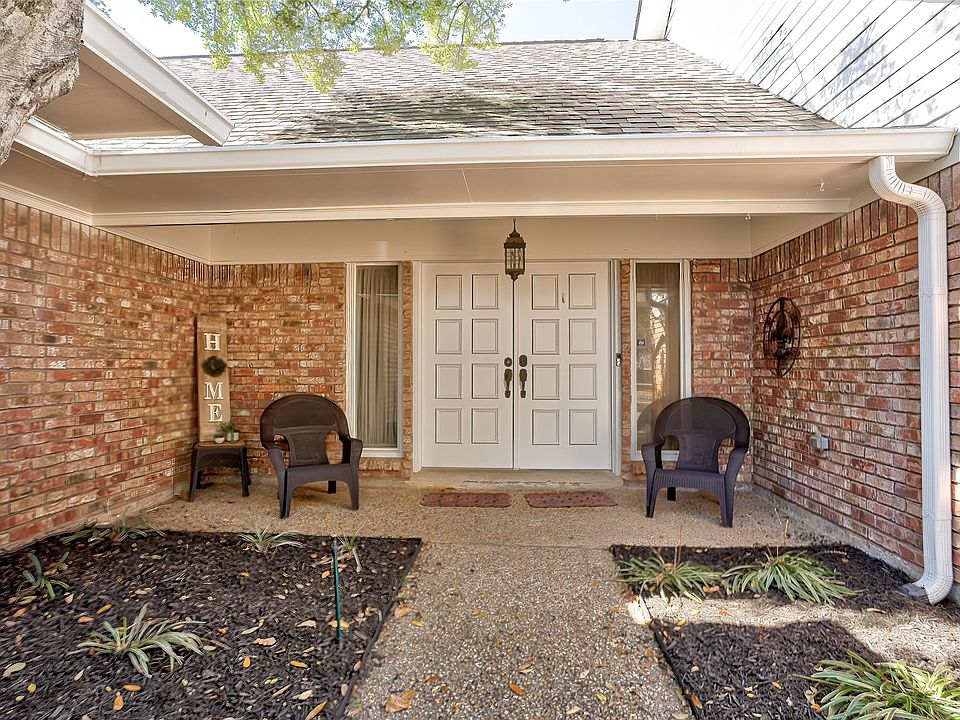 1st image of 2005 Surrey Ln