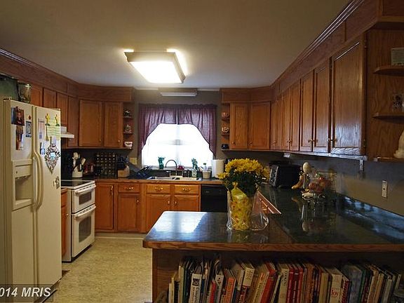 3rd image of 634 W King St