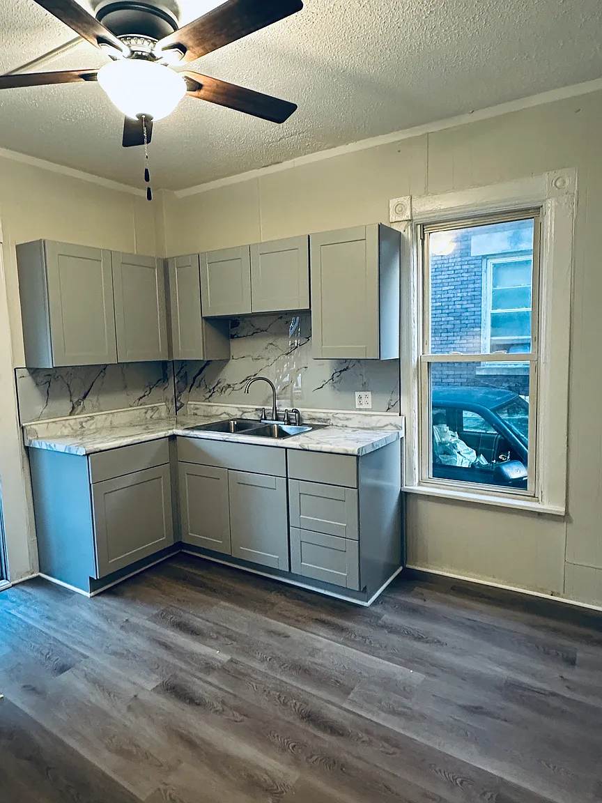 512 N Hickory St APT 1 photo 1