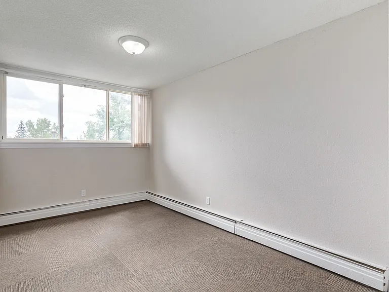 9700 Bonaventure Dr SE — Photo 35