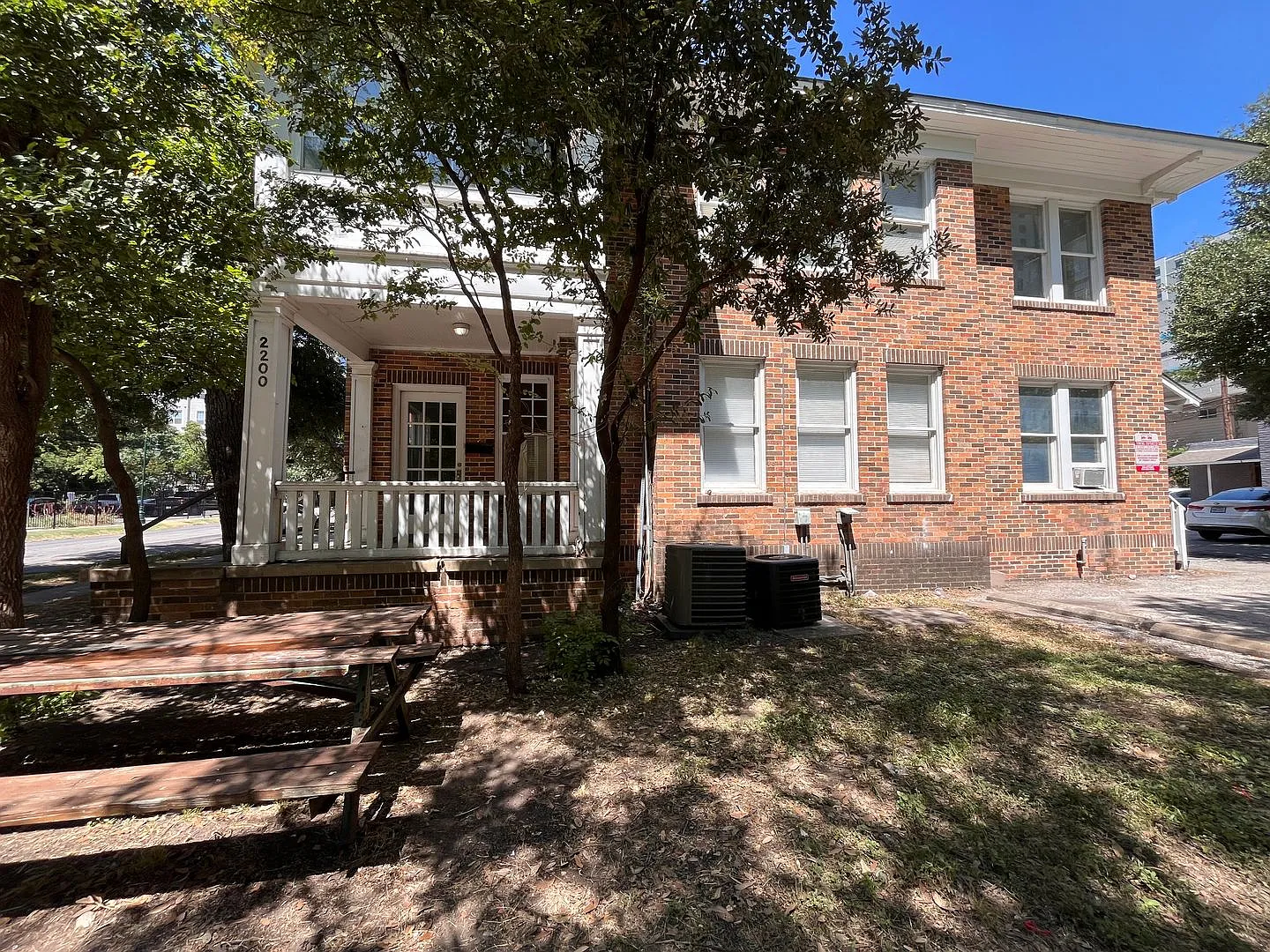 3bed/1bath Duplex on West Campus — Photo 1