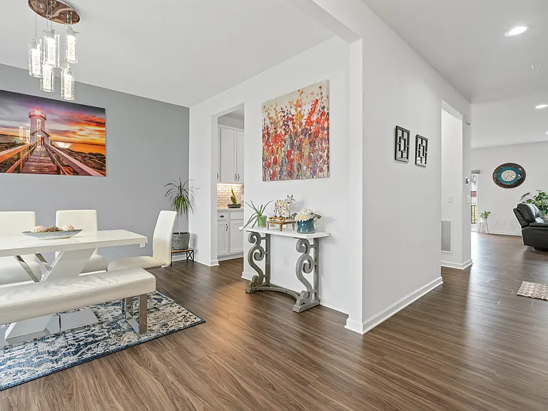 657 Aster Rd — Photo 3