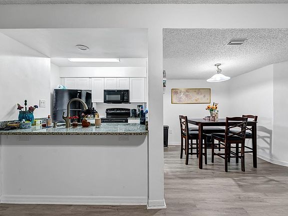 4th image of 202 RIVERBEND DRIVE #103