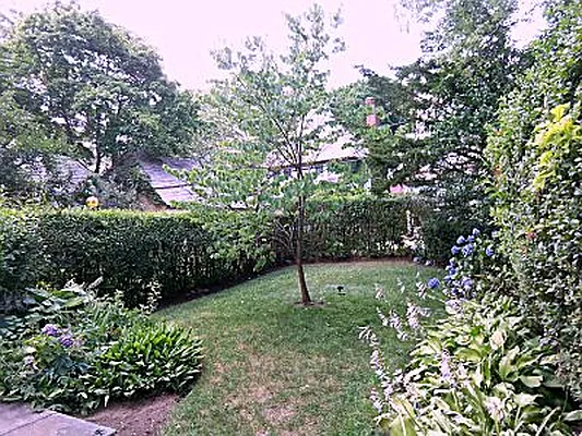 Sold by Anna Pinto Realty | media 2