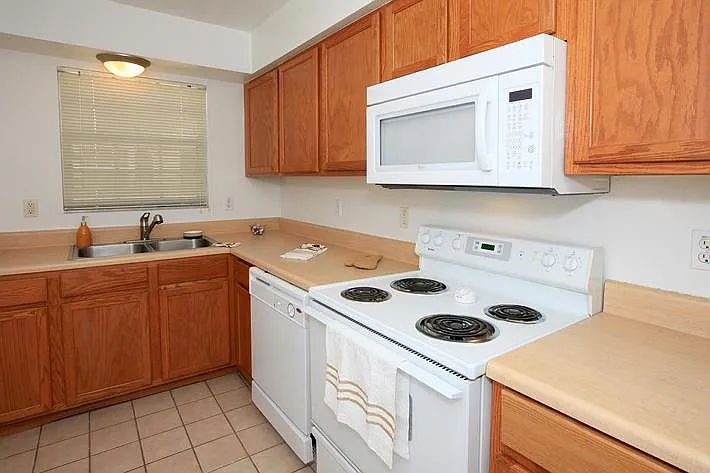 Lakeland Landing Apartments — Photo 4