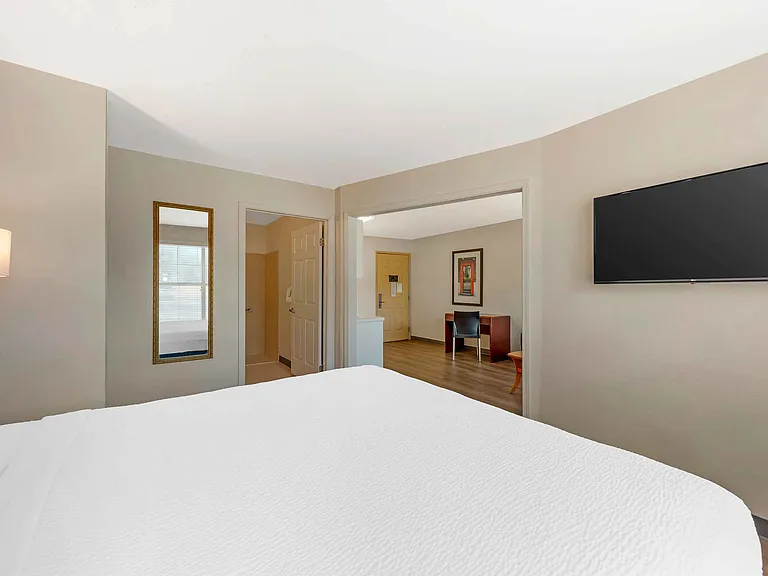 Deluxe Studio - 1 King Bed