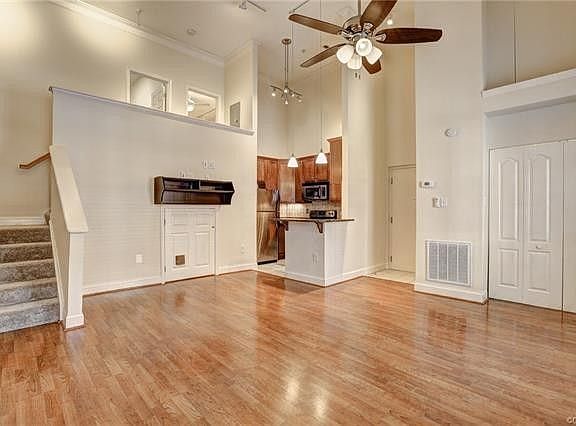 2nd image of 2418 E Franklin St Unit 104