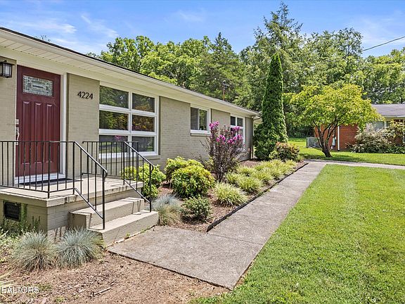 3rd image of 4224 Clairmont Dr