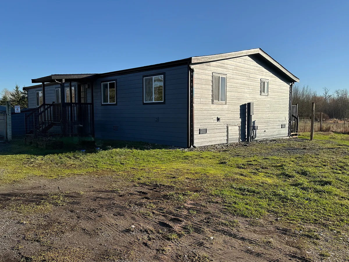 Building Photo - 739 Lange Rd