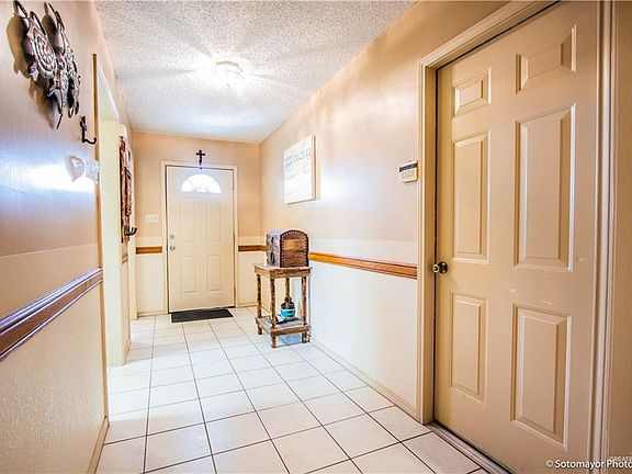 4th image of 1906 Circle Lake Dr