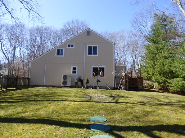 2 Spruce St, East Hampton, NY 11937