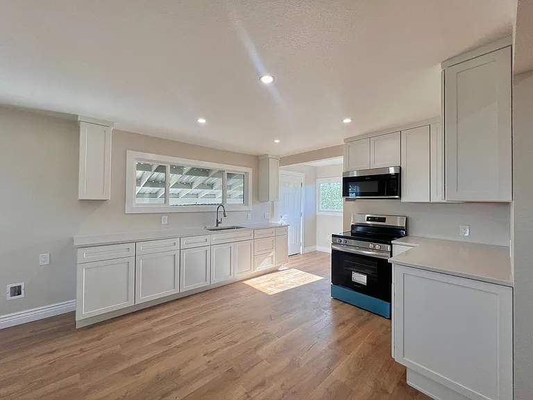 1515 Stony Point Rd — Photo 12