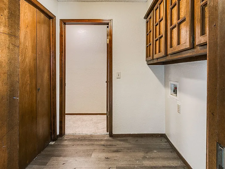 9006 N Rockwell Dr — Photo 39