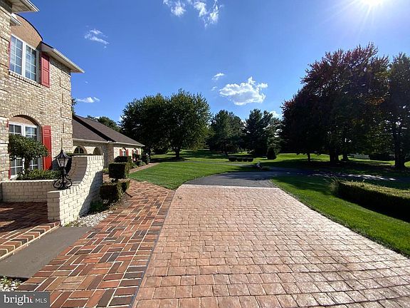 4th image of 2673 Kissel Hill Rd