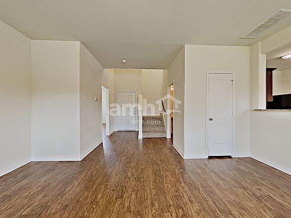 4th image of 1326 Corkwood Dr