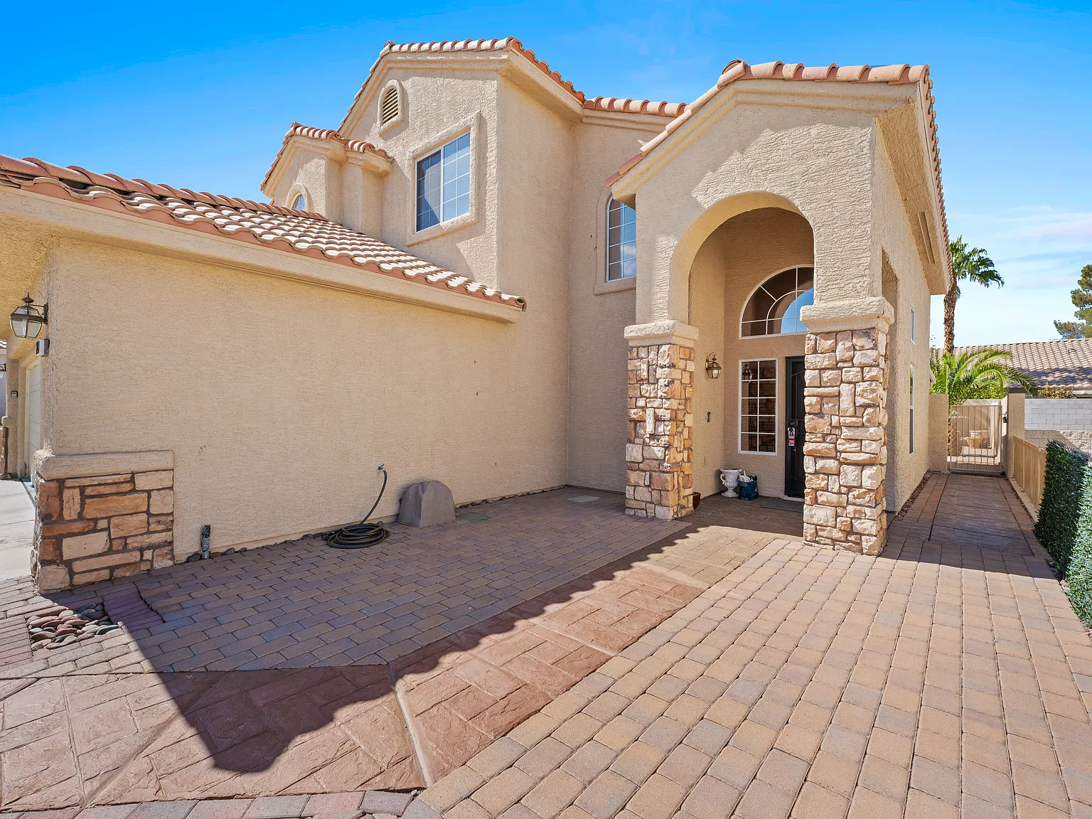 4 bed, 3.5 bath, 1738 sqft, $2,600 — Photo 3