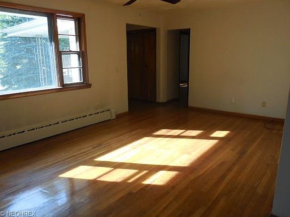 3rd image of 13361 Hickory St